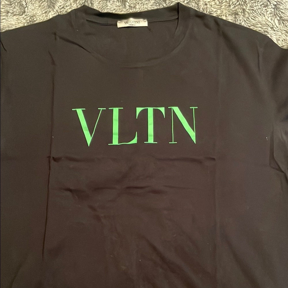 Men’s Valentino Black T-Shirt with Green Logo sz large